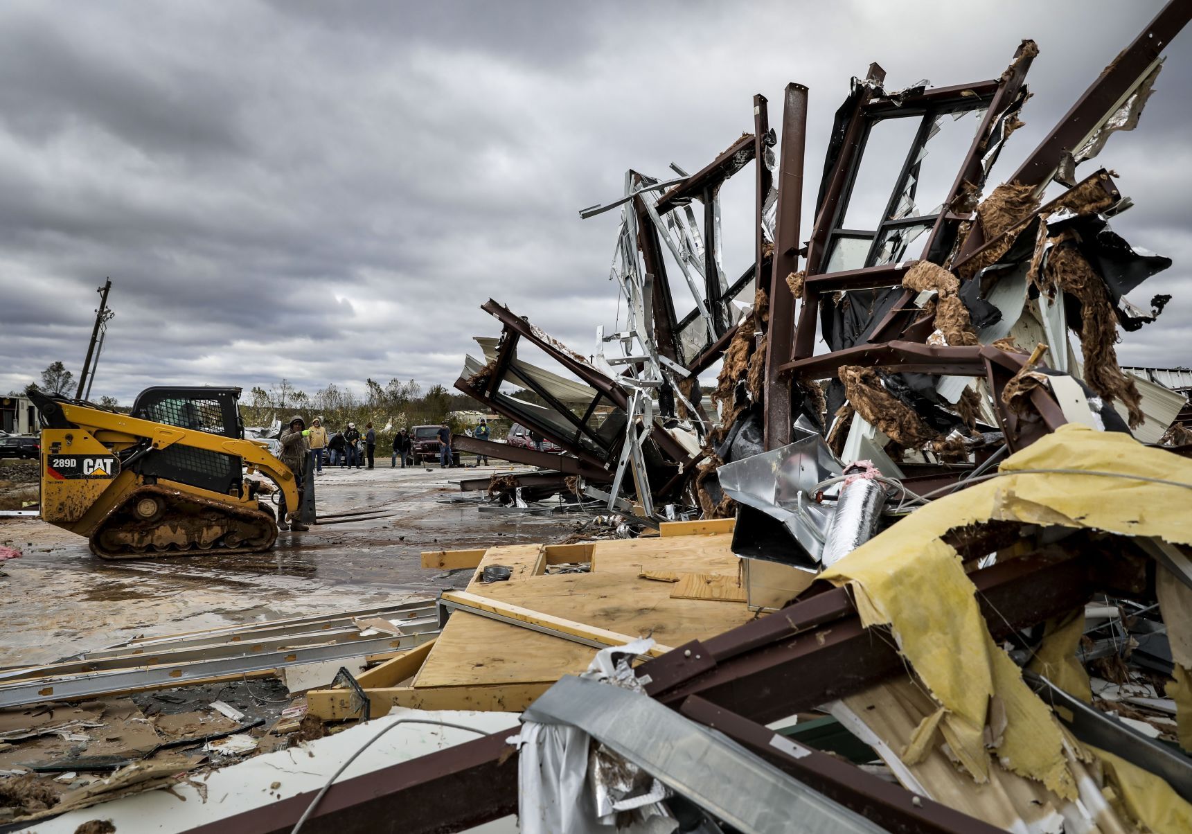 Community cleans up after tornado sweeps through Fredericktown